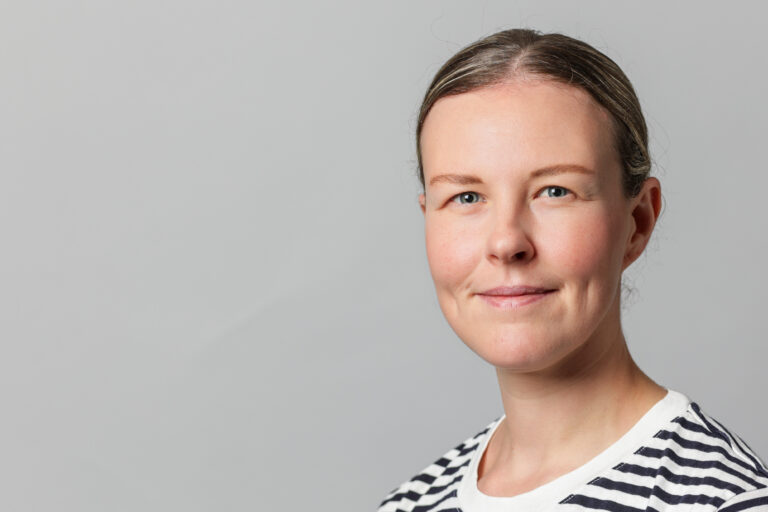 Porträt von Julia Sattler, Schulsozialarbeiterin am Gymnasium